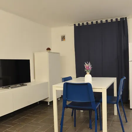 G House Apartment *